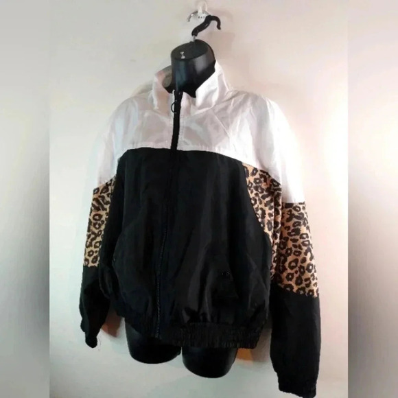 New Look Jackets & Blazers - NWT White Black Tan Animal Print Wind Jacket With Pockets